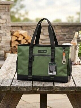 Samsonite Voyager Collection 30 Can Capacity Cooler Bag